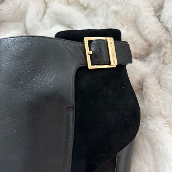 NEW Michael Kors Heeled Booties - Picture 2 of 5
